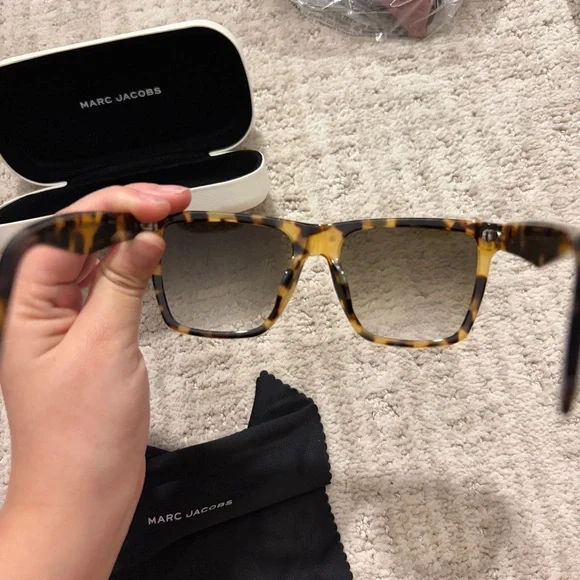 Marc Jacobs Flat Top Brown Gradient Tortoiseshell Square Frame Sunglasses - Picture 7 of 8